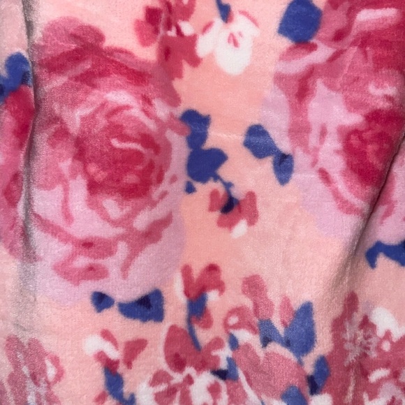 BETSEY JOHNSON TWIN xl ULTRA SOFT PLUSH BLANKET - Picture 7 of 14